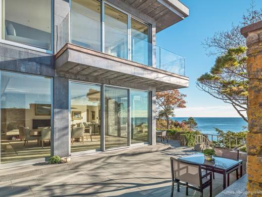 Contemporary coastal home in Manchester-by-the-Sea